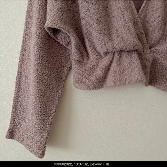 SOLD ♏️ UO Cropped Deep V Boucle Sweater - Picture 4 of 14